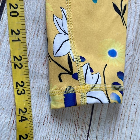 Zyia reflective Light n Tight leggings Yellow floral print Mesh detail Size 6-8 - Picture 7 of 10